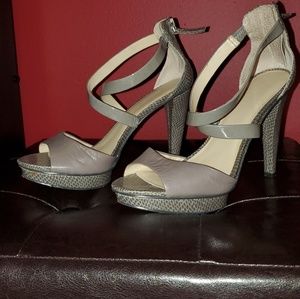 Sexy and simple ankle straps - NEARLY NEW